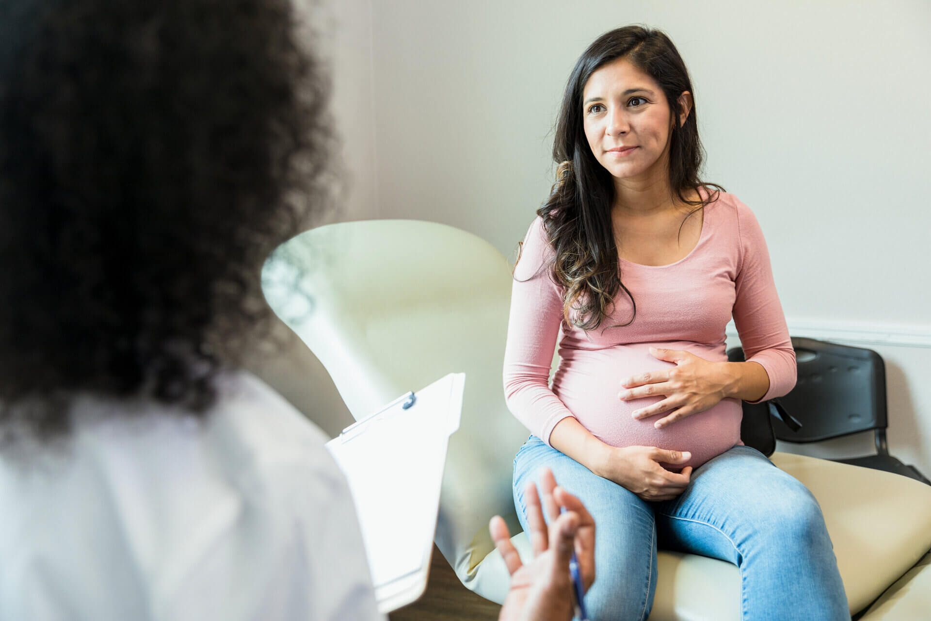 Pregnant woman talking with physio